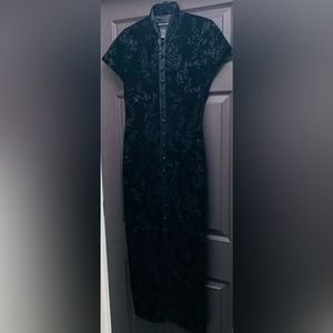 Jones New York - Long Black Dress w/ Buttons Detailing. Soft Velvet Feel.